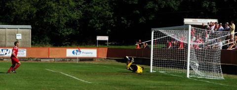 Jason Barton Scores penalty for 1-0